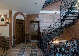 Отель Hotel Janashia Тбилиси Улучшенный двухместный номер с 2 отдельными кроватями-7